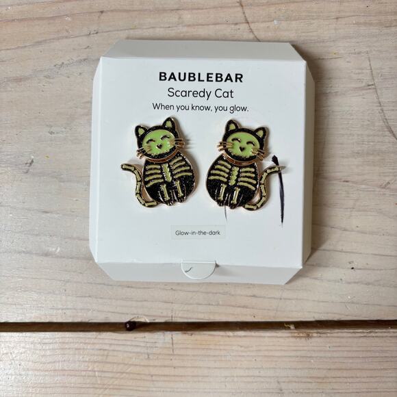 Baublebar NWOT Scaredy Cat Skeleton Glow In The Dark Earrings Halloween - Picture 1 of 2